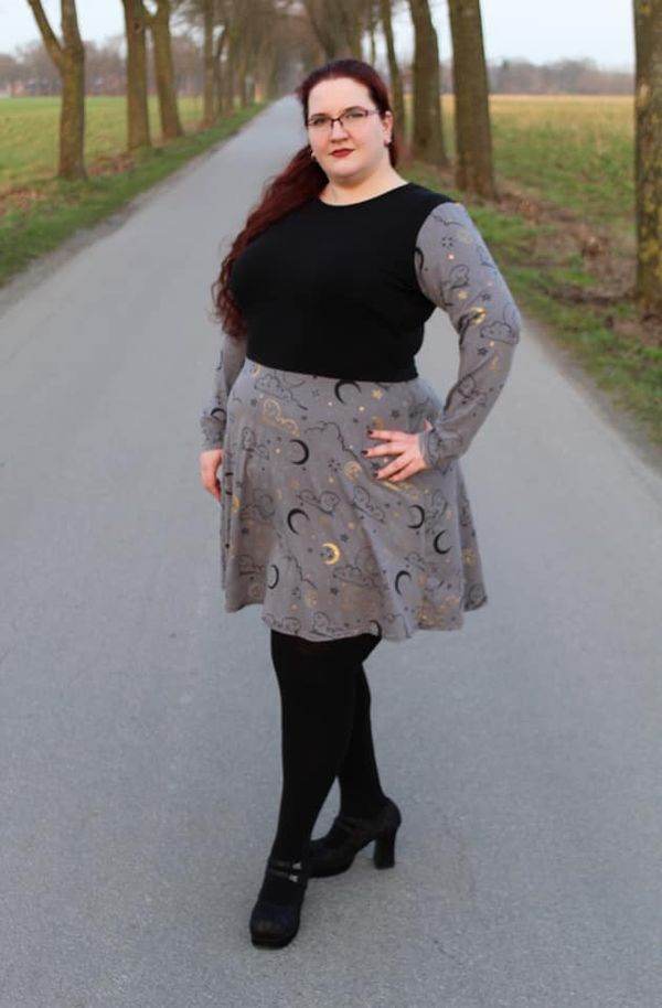 Schnittmuster Kleid mit ausgestelltem Rockteil PETROLINA (32-56) : - Sewando