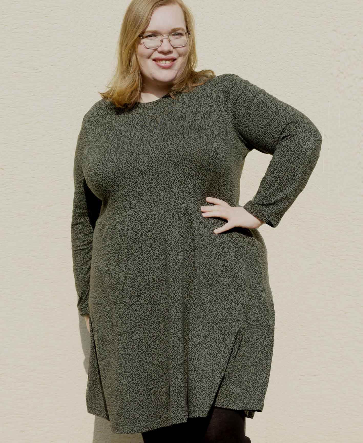 Schnittmuster Kleid mit ausgestelltem Rockteil PETROLINA (32-56) : - Sewando
