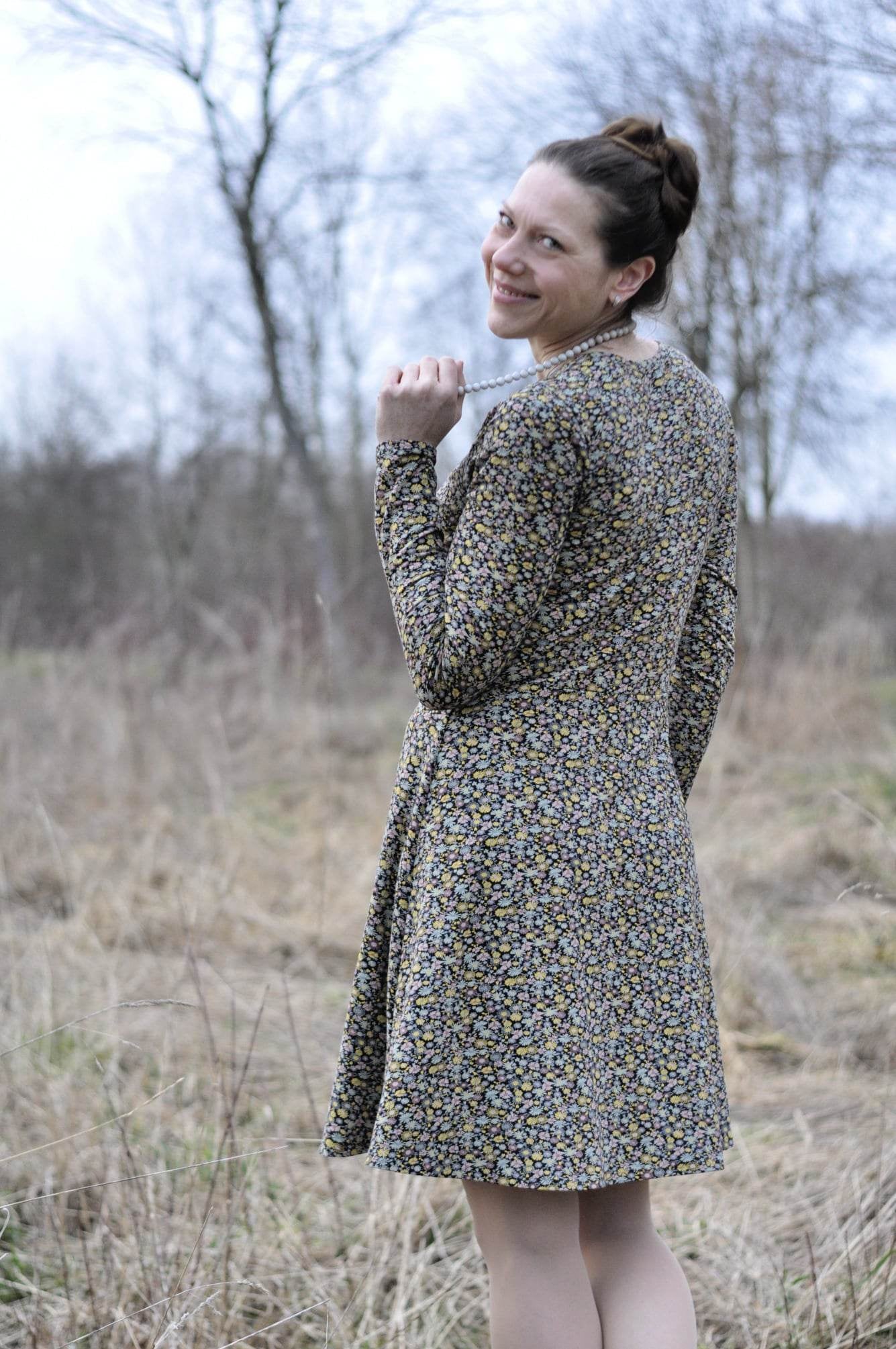 Schnittmuster Kleid mit ausgestelltem Rockteil PETROLINA (32-56) : - Sewando
