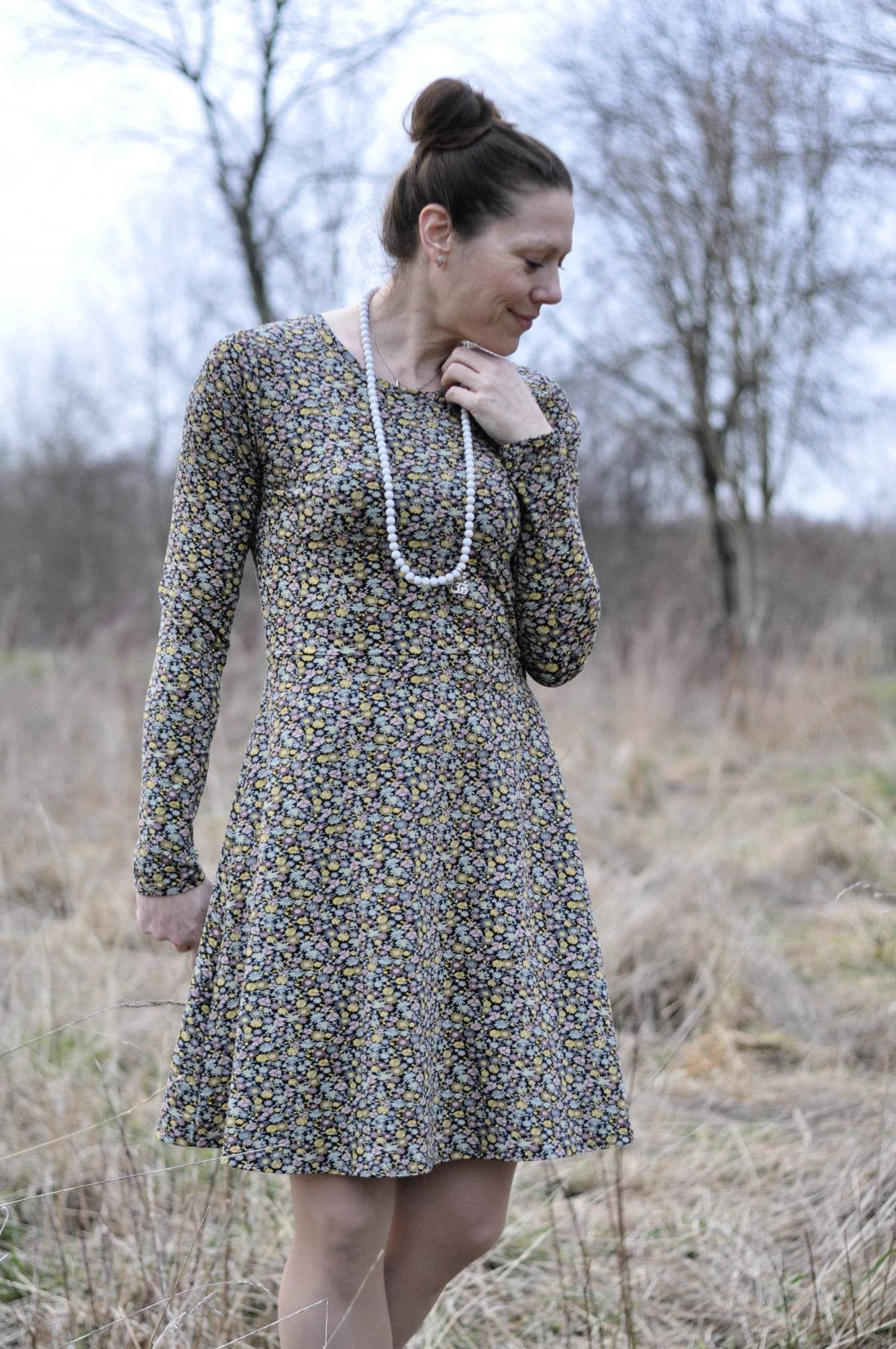 Schnittmuster Kleid mit ausgestelltem Rockteil PETROLINA (32-56) : - Sewando