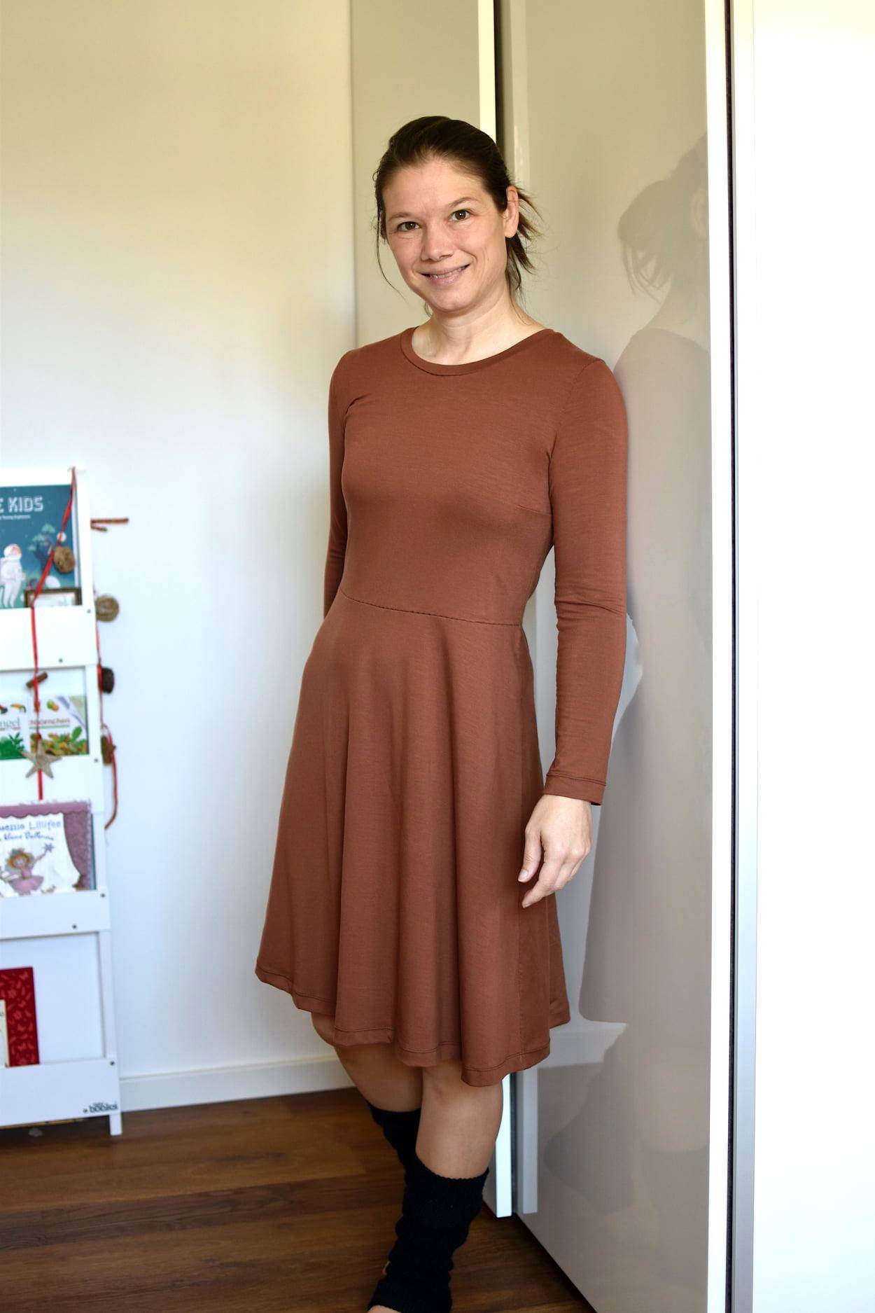 Schnittmuster Kleid mit ausgestelltem Rockteil PETROLINA (32-56) : - Sewando