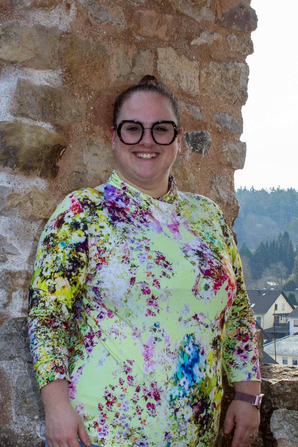 Schnittmuster Rollkragenshirt „Im Blütenkelch verborgen“ Damen Gr. 32 - 62 - Sewando