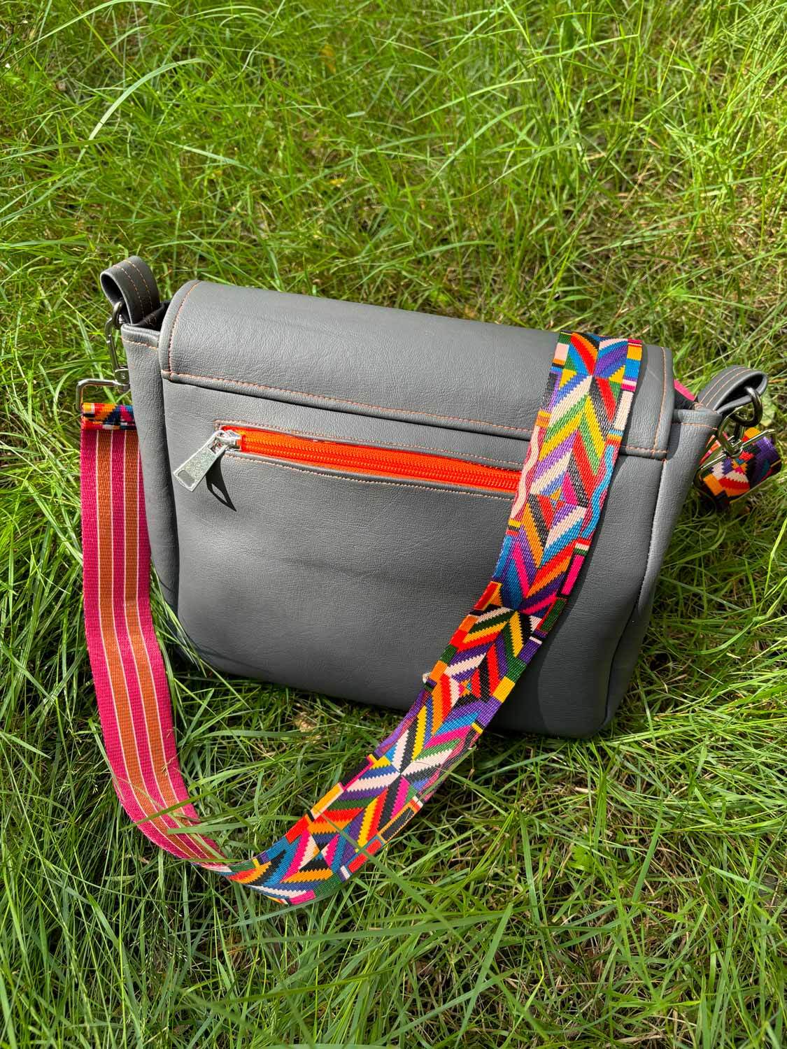 Schnittmuster Tasche „Mein treuer Begleiter“ 21x24x7,5cm - Sewando