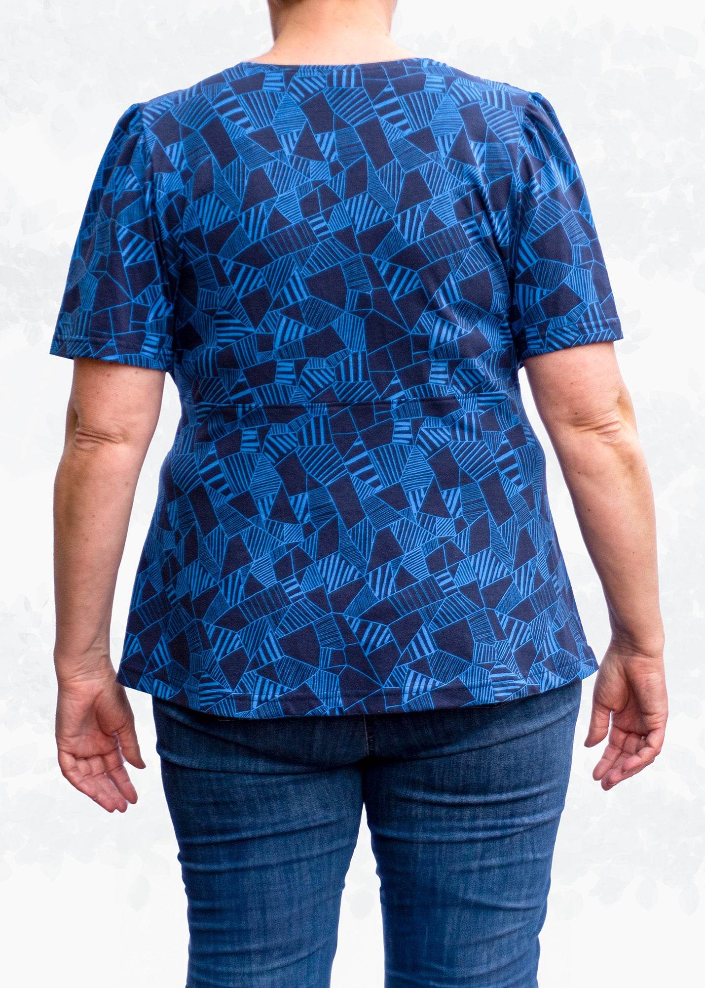 Selina – Feminines Shirt mit Kräuselungen & V-Ausschnitt Gr. 34-50 / BU 80-116 - Sewando