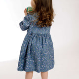 Schnittmuster Kleid MIMI PDF 2-in-1, verspieltes Mädchenkleid aus Baumwolle, Rückansicht, farbenfrohes Design.
