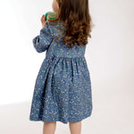 Schnittmuster Kleid MIMI PDF 2-in-1, verspieltes Mädchenkleid aus Baumwolle, Rückansicht, farbenfrohes Design.