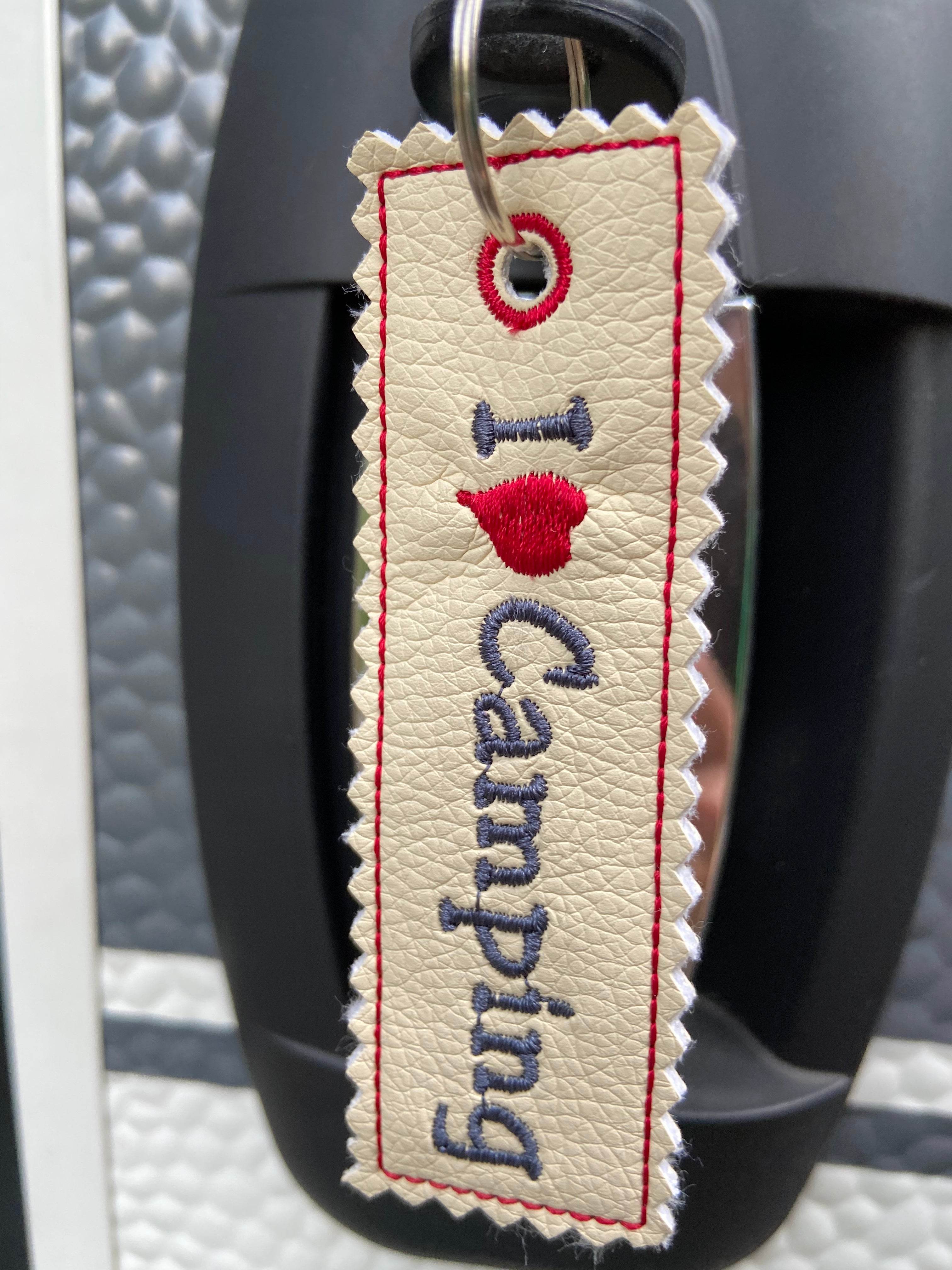 Stickdatei Camper Camping Anhänger Schlüsselanhänger ITH - Sewando