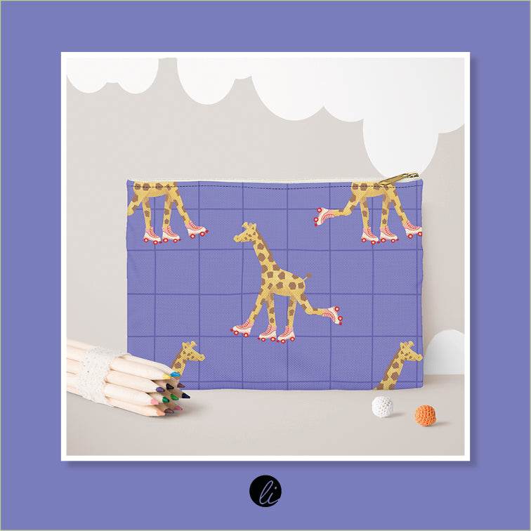 Stoffdesign – Giraffe auf Rollschuhen blau - Sewando