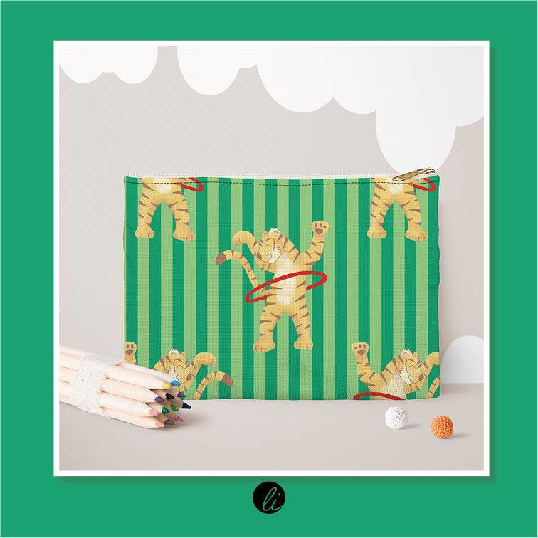 Stoffdesign – Tiger mit Hula-Hoop-Reifen grün - Sewando