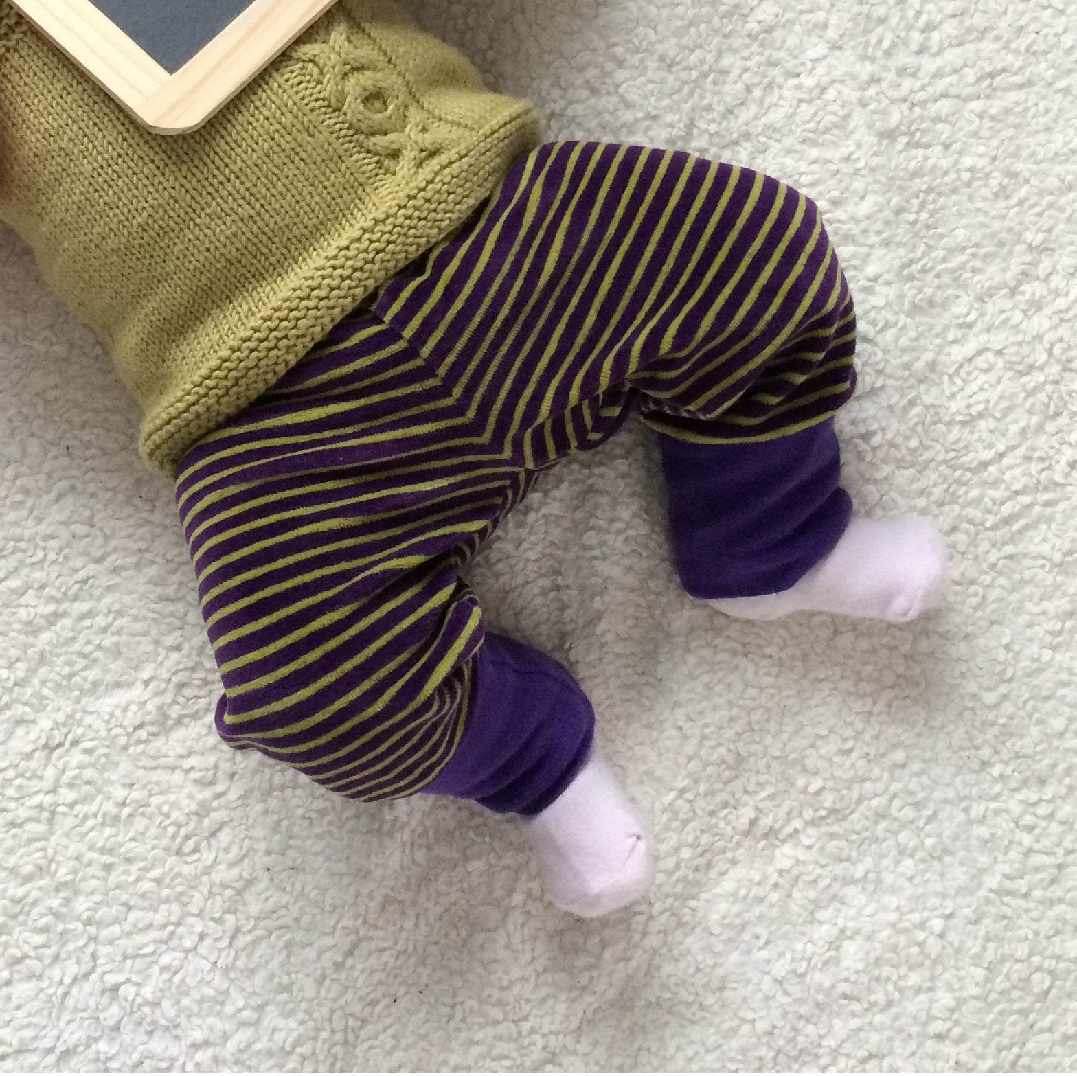 Schnittmuster timtom No.28 gemütliche, mitwachsende Babyhose Gr.50-104 - Sewando