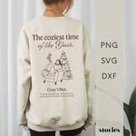 Weihnachtliche Plotterdatei The coziest time of the Year – Line Art Frau im Sessel mit Tanne und Tasse. Perfekt für Christmas Sweater & winterliche DIY-Projekte.