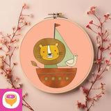 Stickdatei Doodle Applikation - segelnder Löwe - 4 Größen - 8 Formate