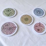 Stickdatei Sommerliebe  Mosaik Untersetzer Set 2692/1 Blume, Schmetterling, Biene, Pusteblume und Kolibri