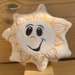Stickdatei Sonne Stuffie 8 Größen, ITH Kuschelkissen Sunny - Sewando