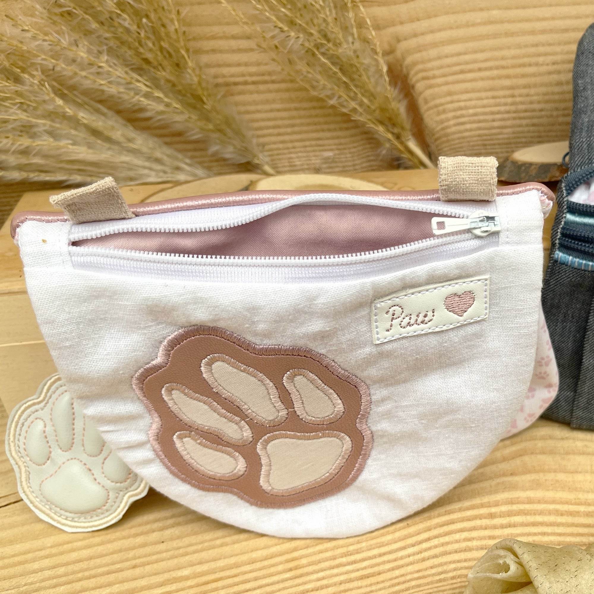 Stickdatei Tasche Big Paw 16x23, In The Hoop Bag mit 3 Reißverschlusstaschen - Sewando