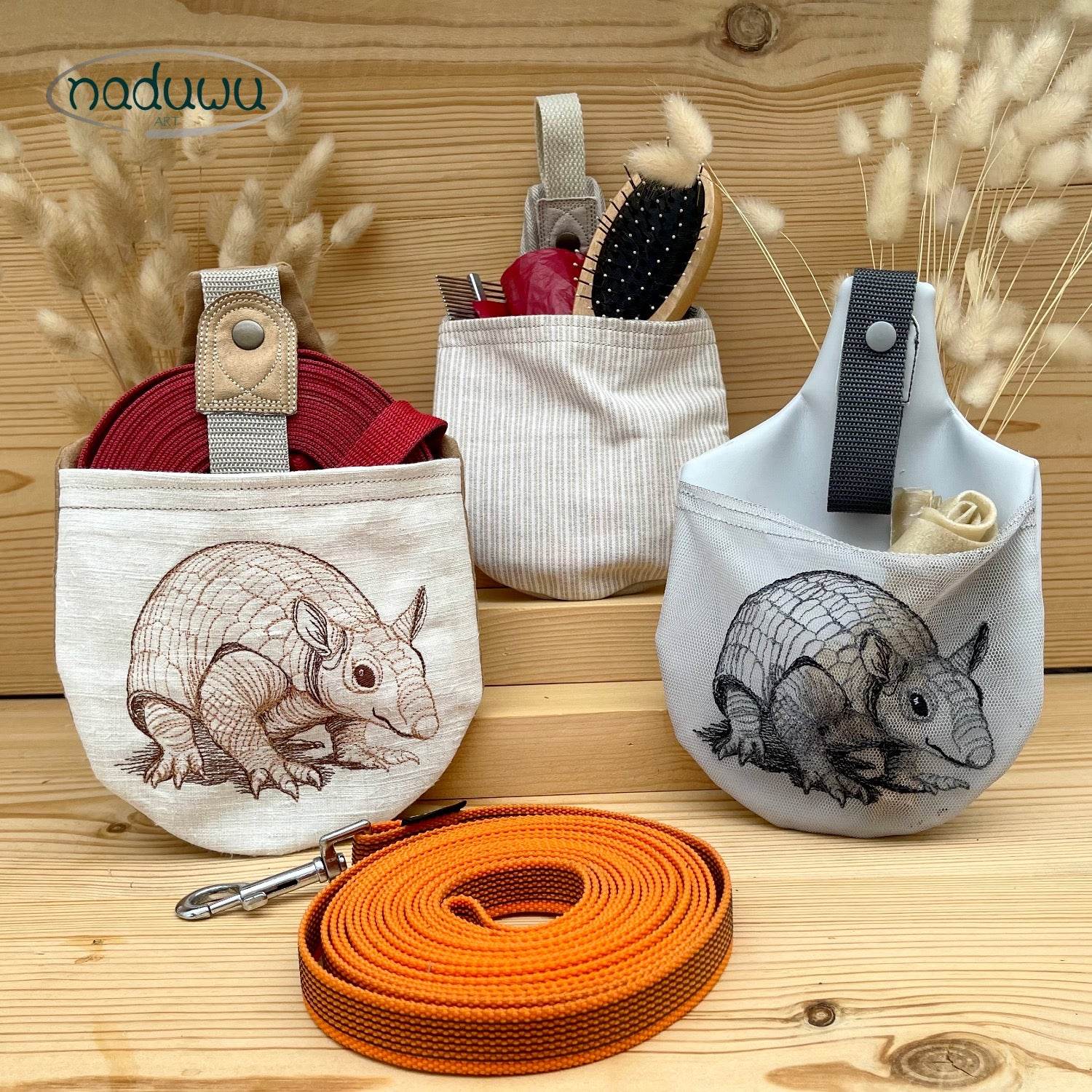Stickdatei Beutel 18x25, In The Hoop Hundeleinentasche armadillo L-Bag - Sewando