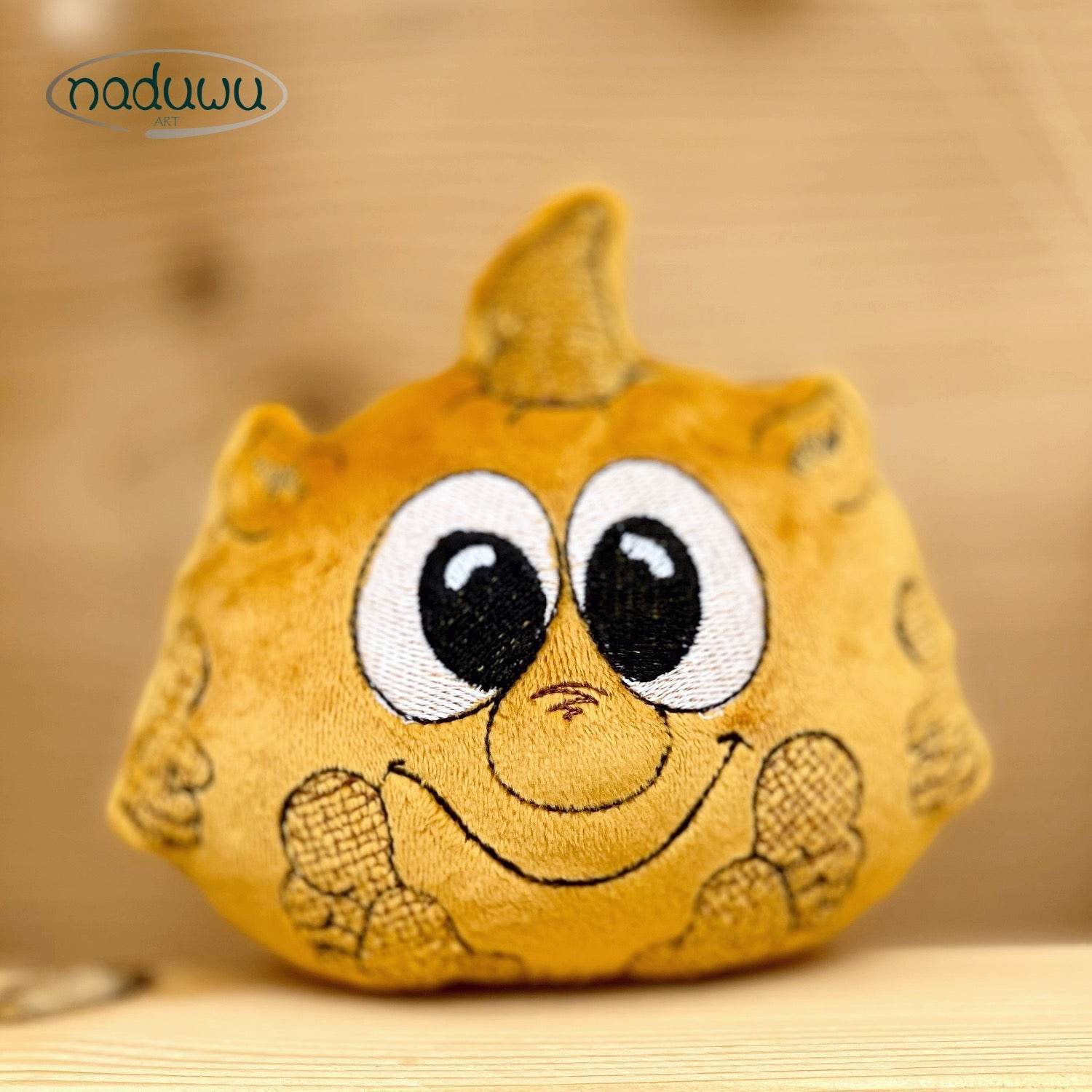 Stickdatei Kürbis-Troll Stuffie 15x15, ITH Kuscheltier - Sewando