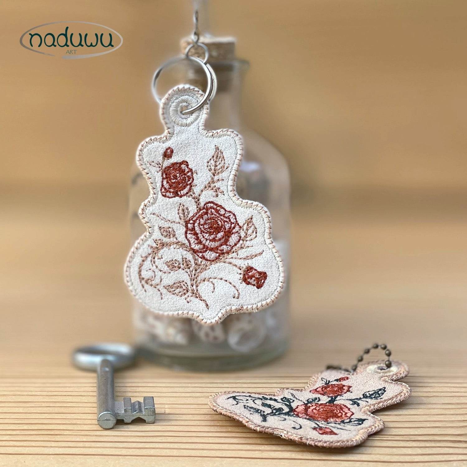 Stickdatei Rose Anhänger 6x9, ITH Schlüsselanhänger - Sewando