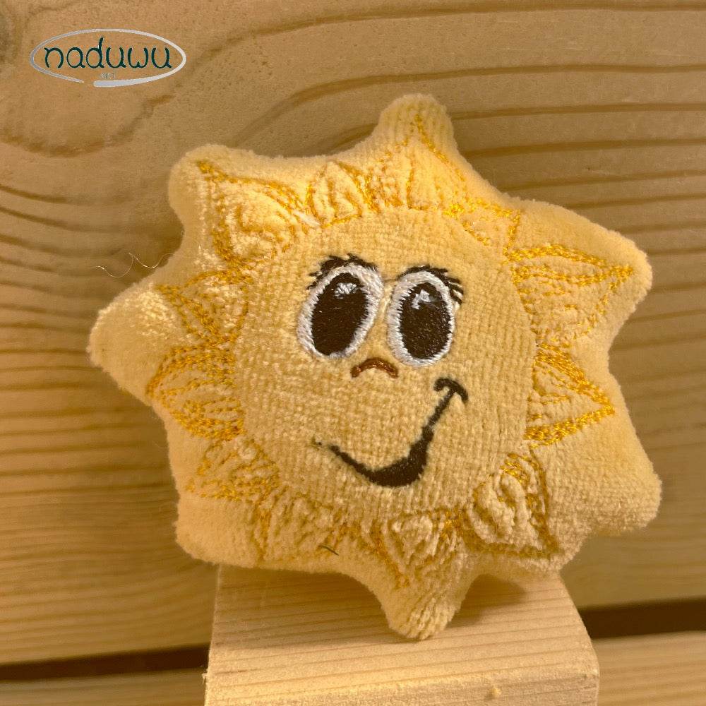 Stickdatei Sonne Stuffie 13x13, ITH Kuschelkissen Sunny - Sewando