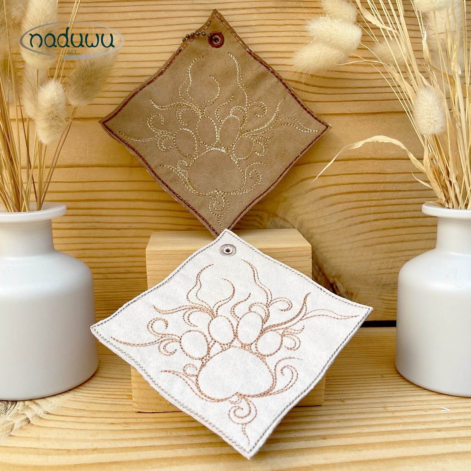 ITH Stickdatei Geschenkumschlag mit Pfote 13x18, 16x26 & Geschenkanhänger 10x10 - Sewando