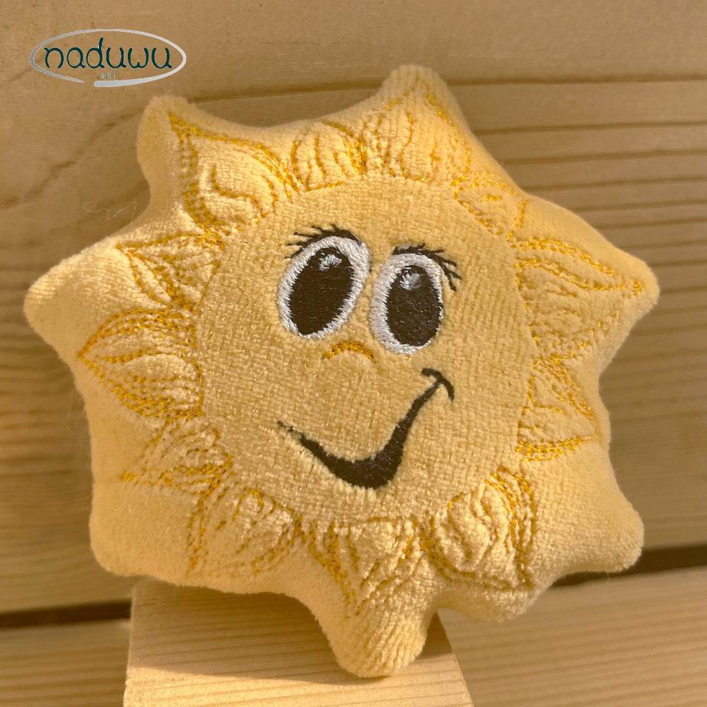 Stickdatei Sonne Stuffie 13x13, ITH Kuschelkissen Sunny - Sewando