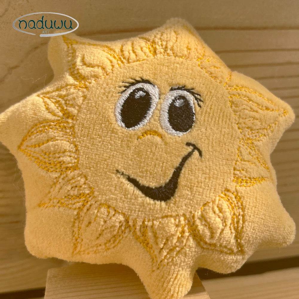 Stickdatei Sonne Stuffie 13x13, ITH Kuschelkissen Sunny - Sewando
