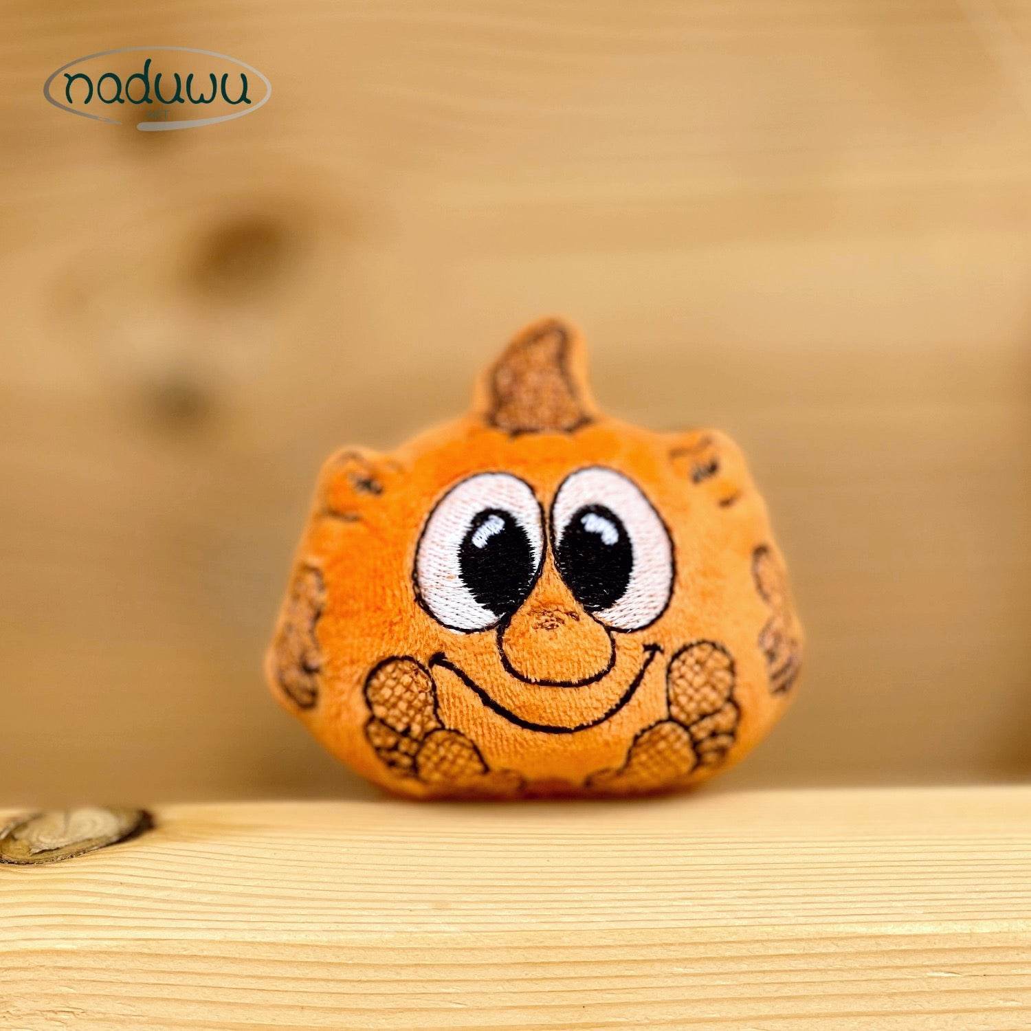 Stickdatei Kürbis-Troll Stuffie 8x8 und 10x10, ITH Kuscheltier - Sewando