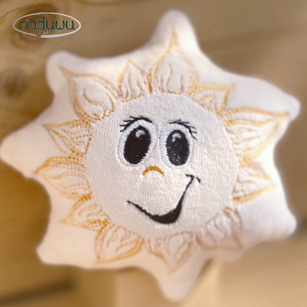 Stickdatei Sonne Stuffie 16x16, ITH Kuschelkissen Sunny - Sewando