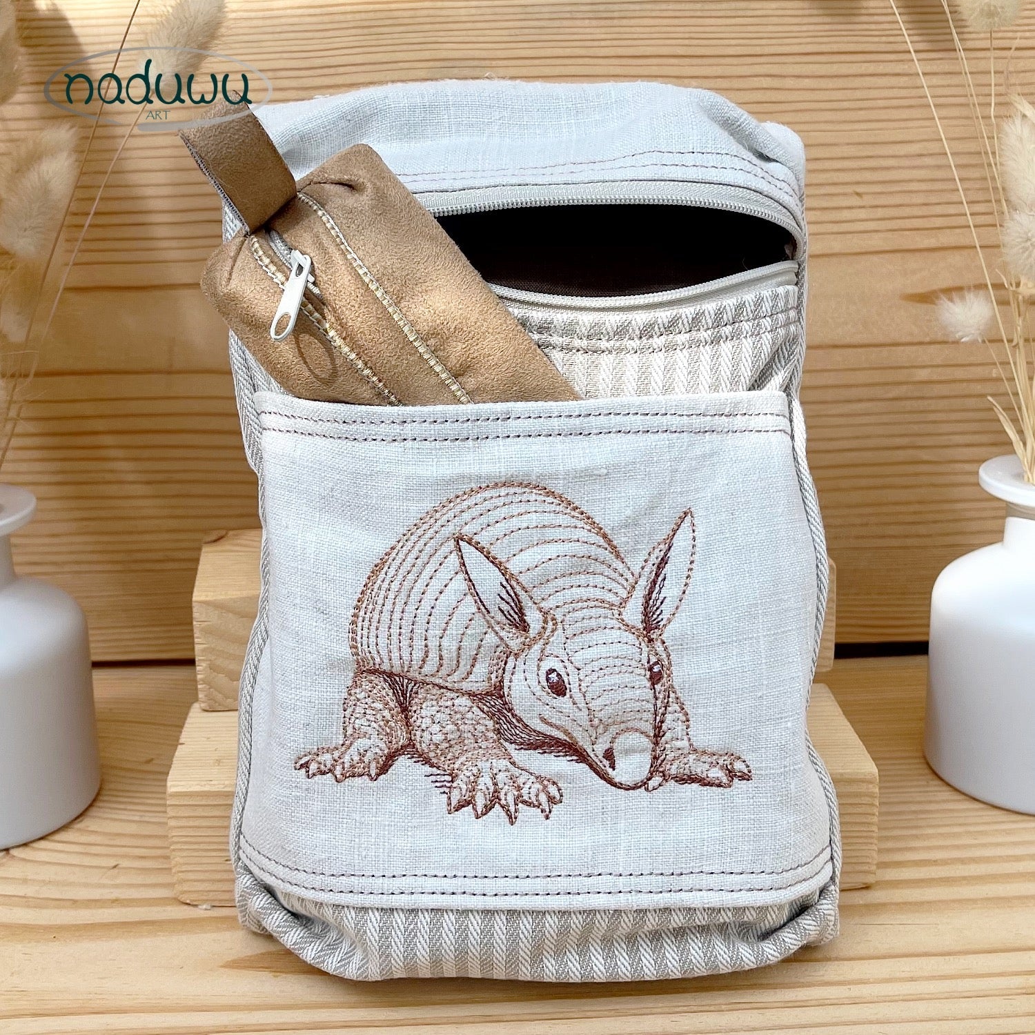 Stickdatei BoxyDillo Bag 18x25, ITH Tasche mit Reißverschluss - Sewando