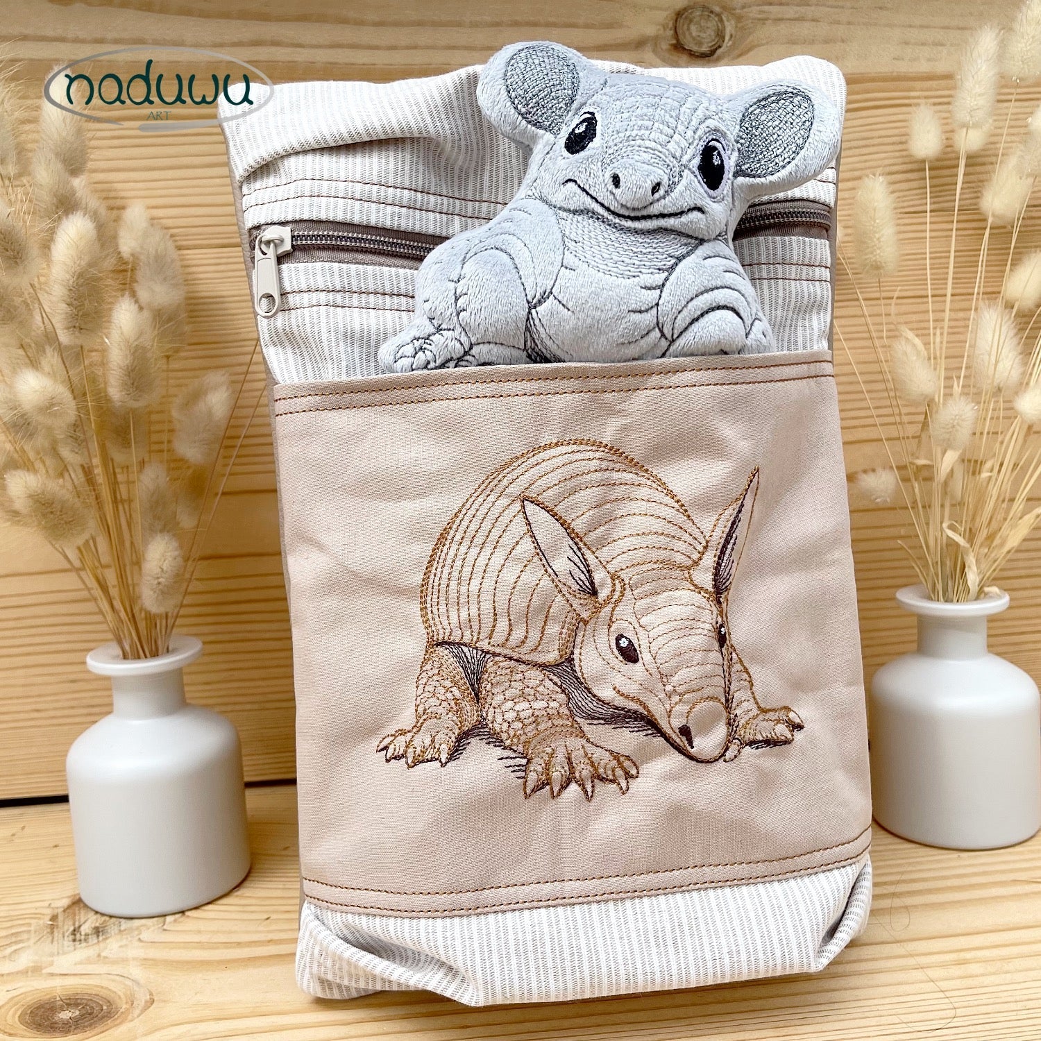Stickdatei BoxyDillo Bag 24x30, ITH Tasche mit Reißverschluss - Sewando
