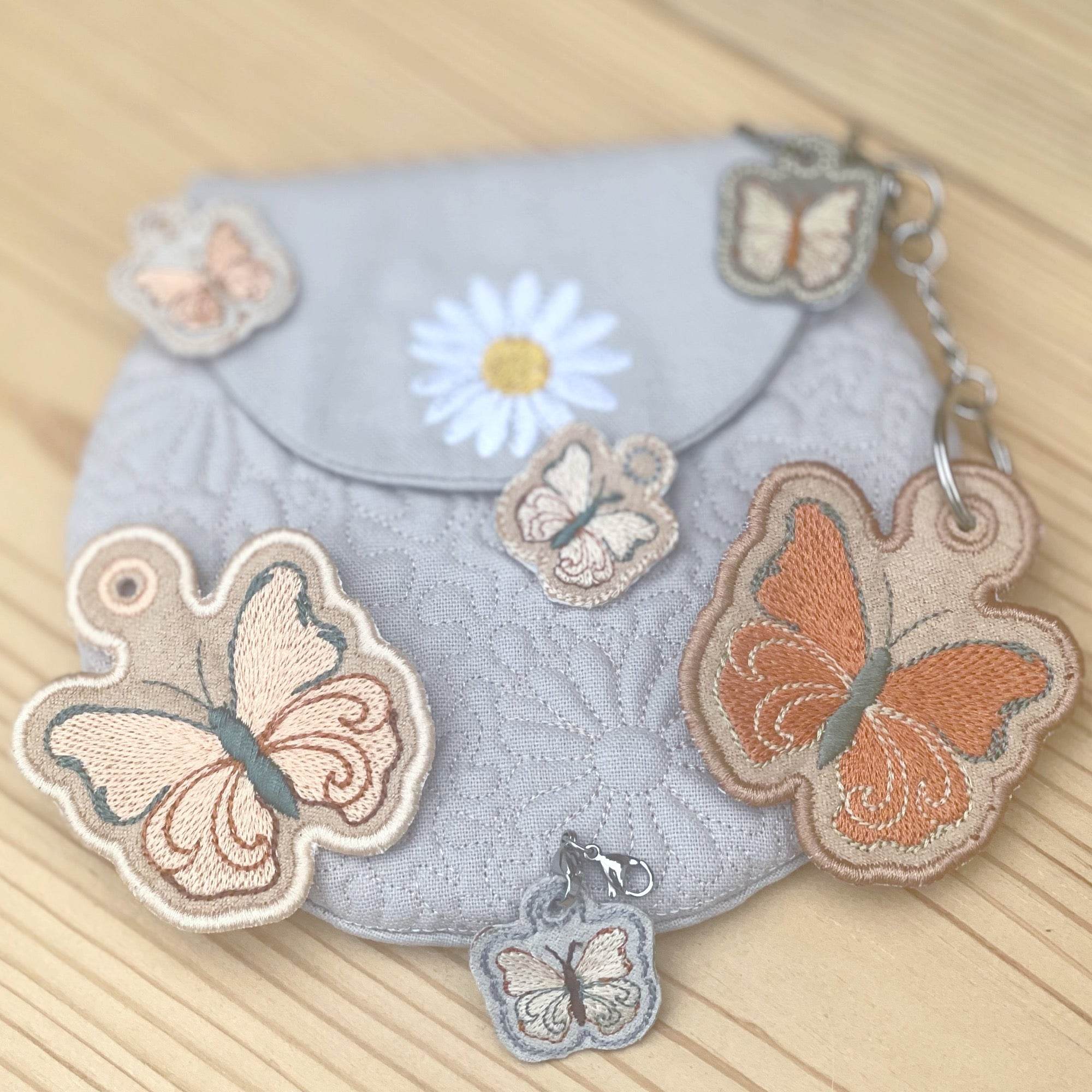 Stickdatei Schmetterling Anhänger Set, ITH für 10x10 und 2,5x6 Rahmen - Sewando