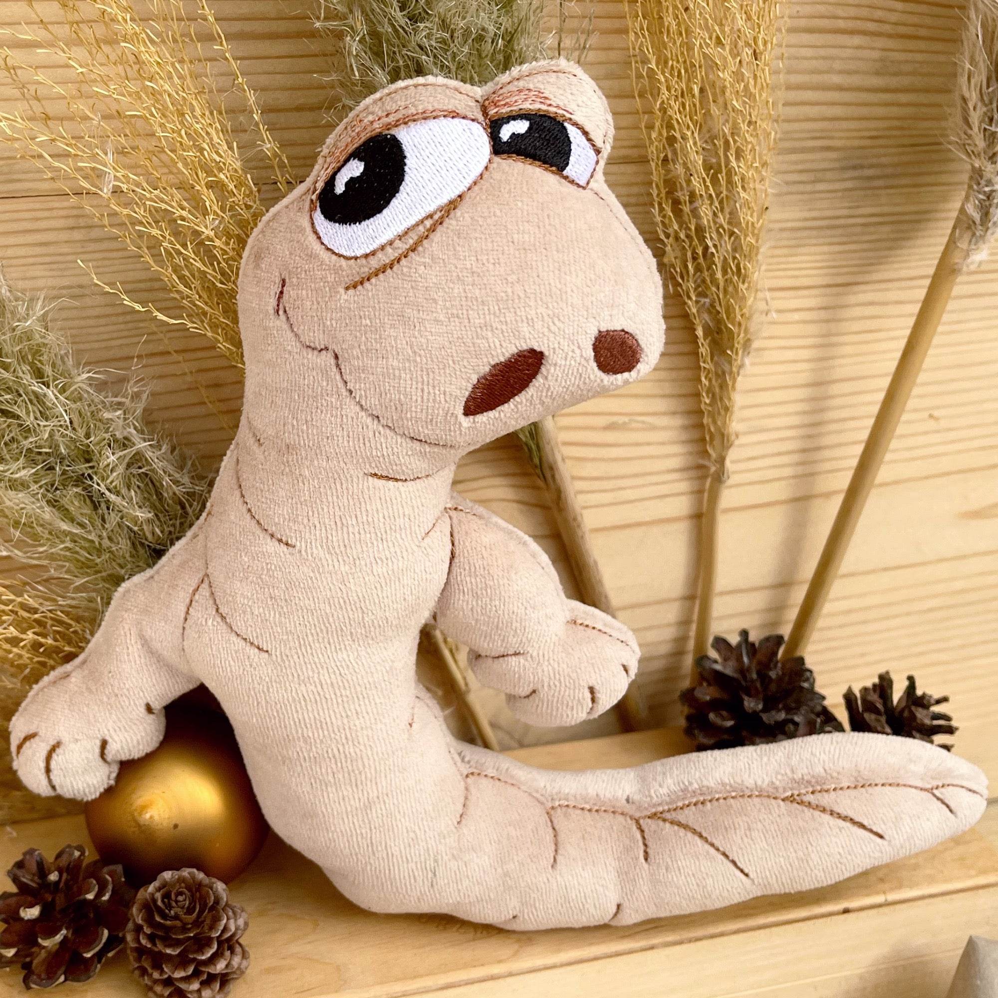 ITH Stickdatei Wurm 24x29, Kuscheltier XXL Stickdesign - Sewando