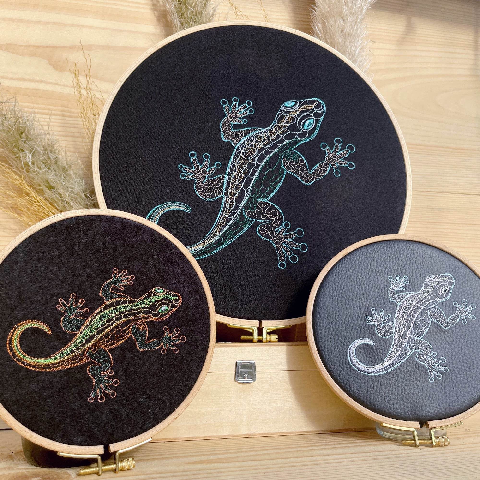 Stickdatei Eidechse Set 7 Größen, Gecko Scribble ab 10x10 - Sewando