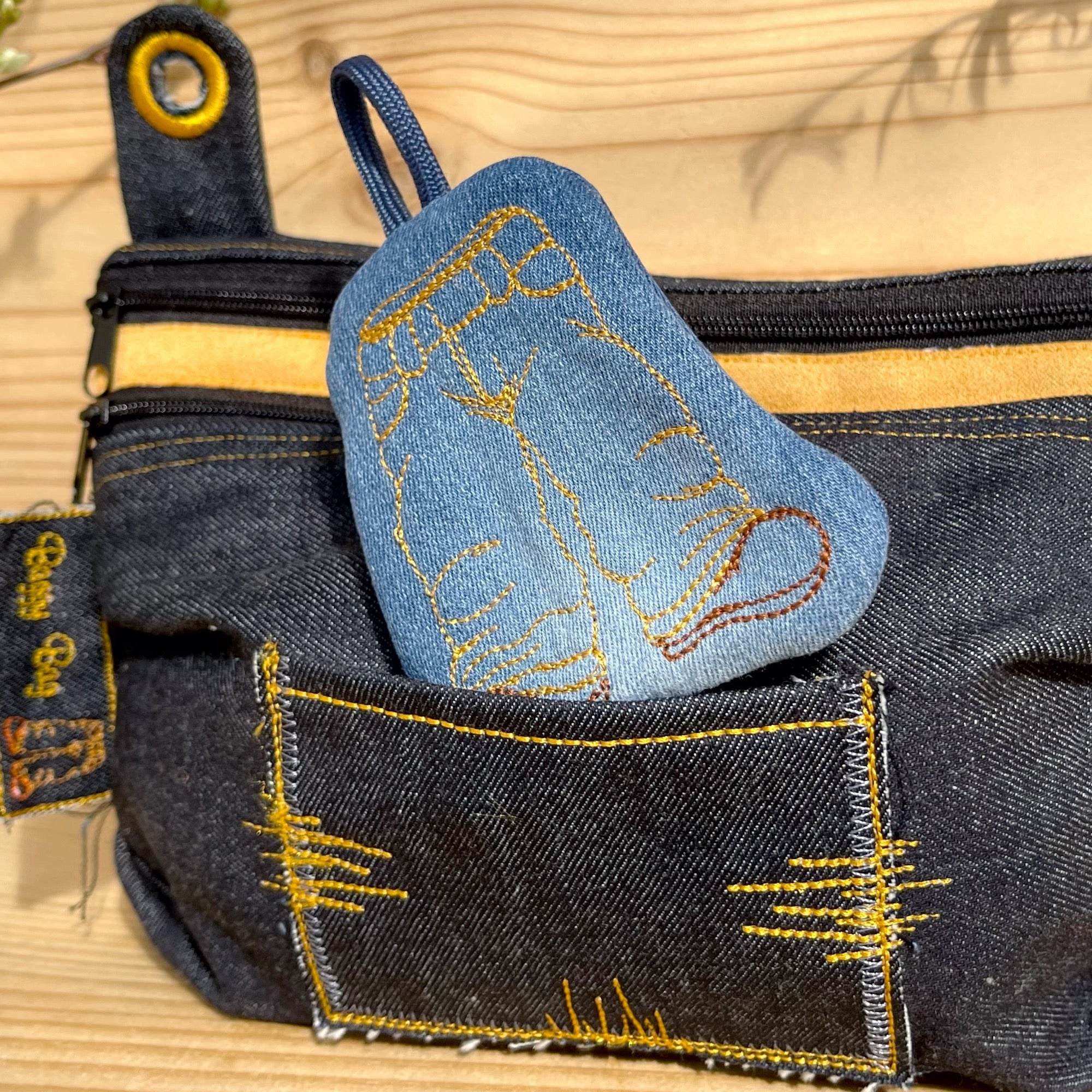 Stickdatei Tasche Spendierhose 10x10, ITH Stickdatei Taschenbaumler - Sewando