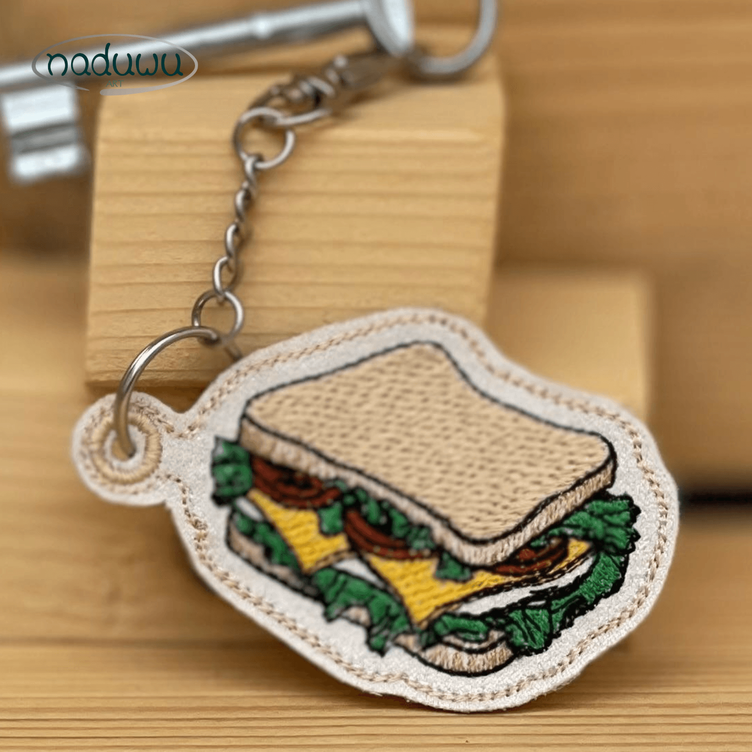 Stickdatei Sandwich Anhänger 9x6, lustiger ITH Anhänger - Sewando