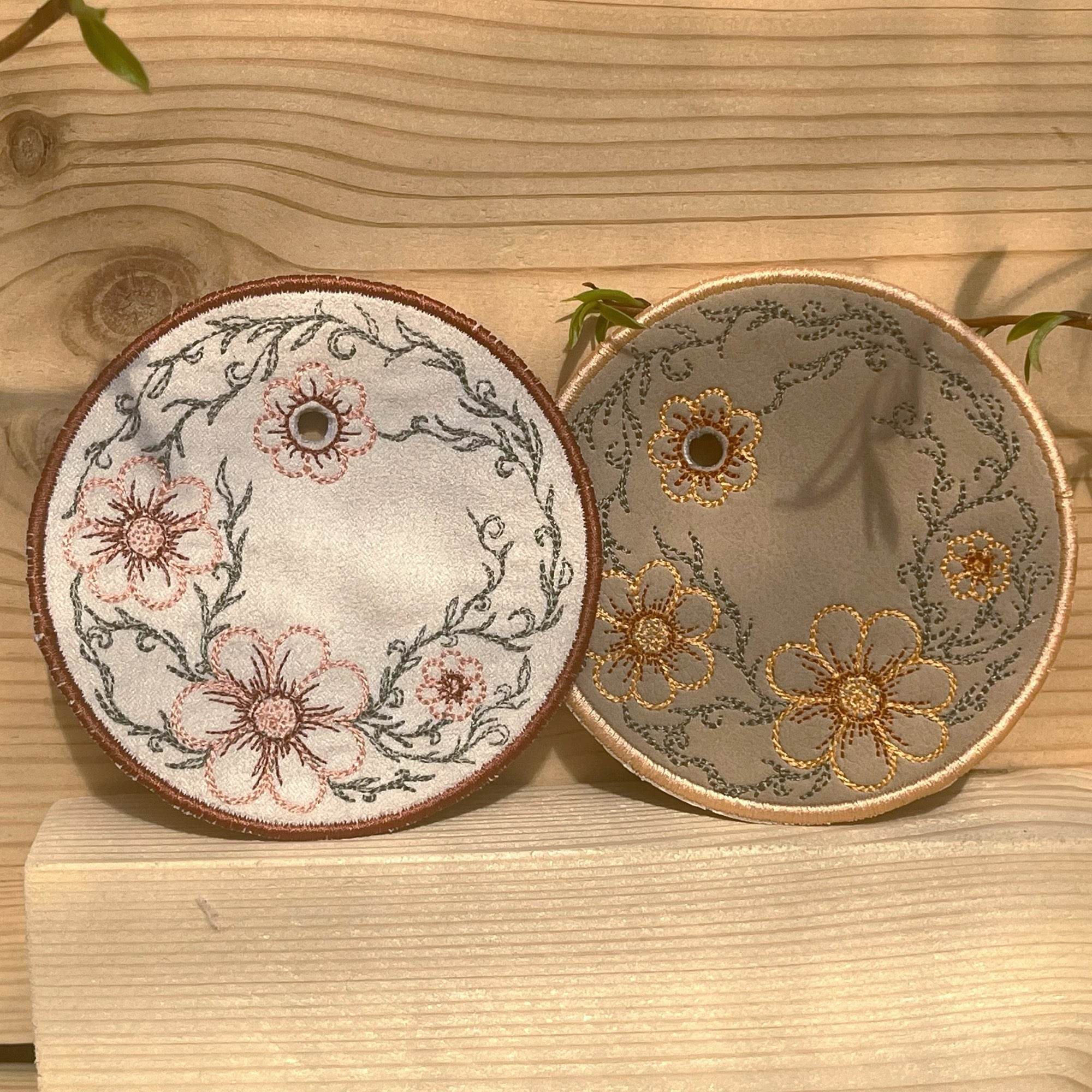 ITH Stickdatei Blumen Mug Rug Set 10x10 mit Sumsenschutz - Sewando