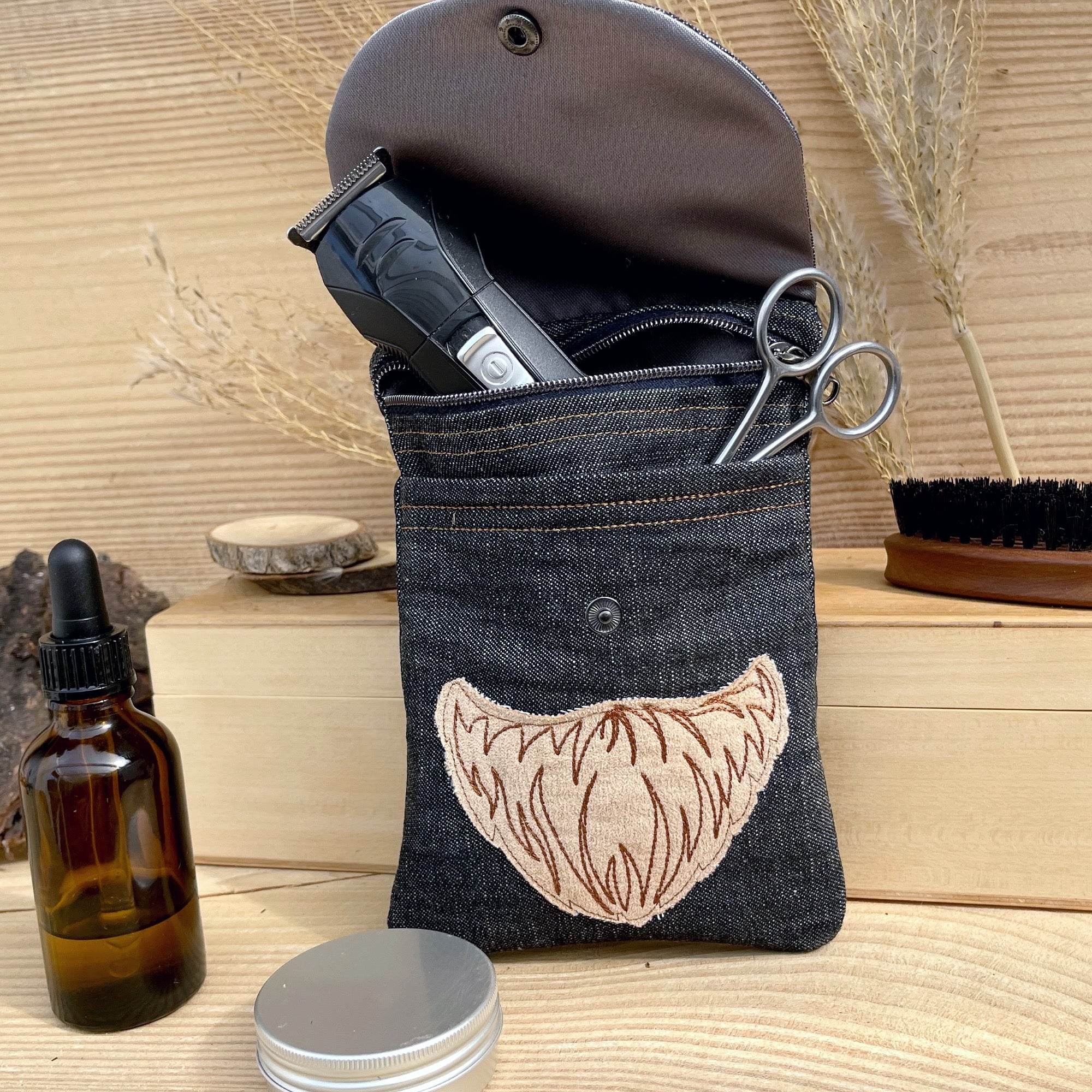Stickdatei Beard Care Bag “BC” 18x25, In The Hoop Tasche - Sewando