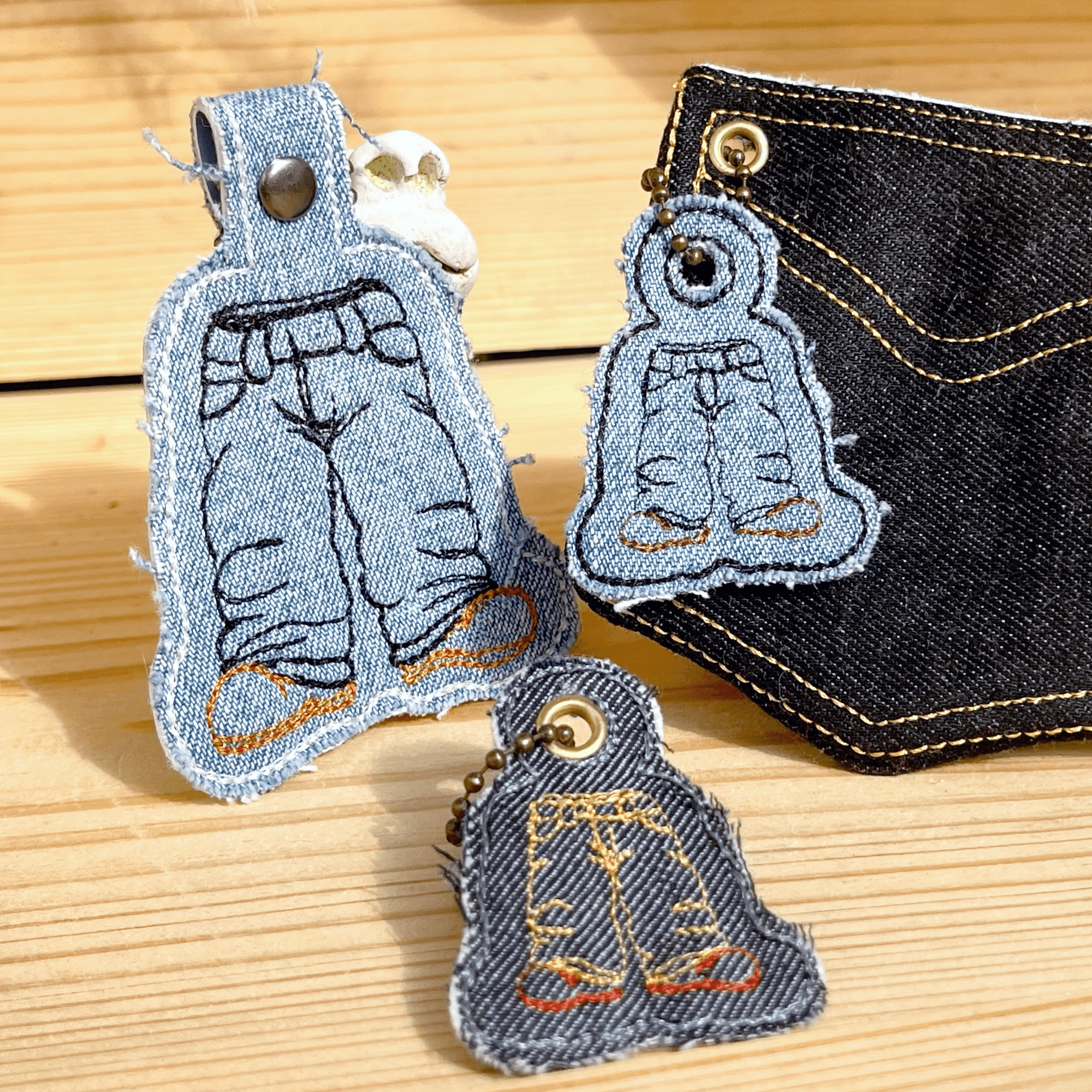 Stickdatei Baggy Pant Anhänger Set, ITH Anhänger in 3 Größen - Sewando