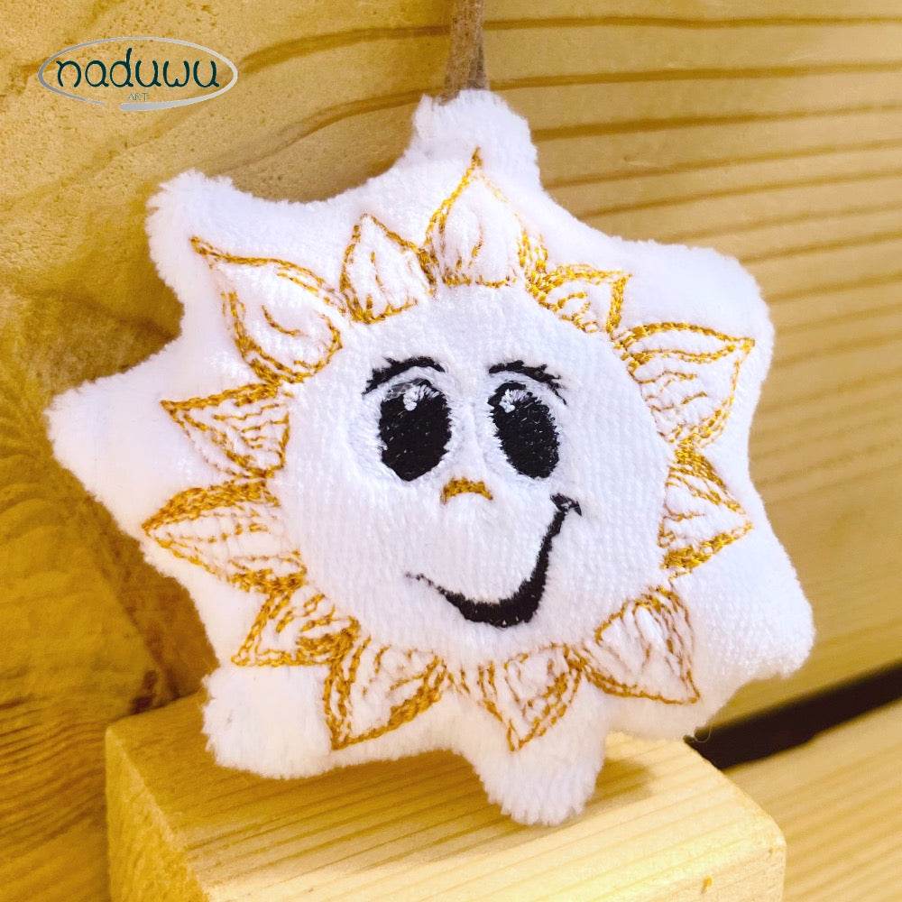 Stickdatei Sonne Stuffie 9x9 & 10x10, ITH Kuschelkissen Sunny - Sewando