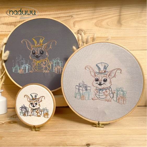 Stickdatei Monster Fred Set 10 Größen ab 10x10, Scribble mit Geschenken - Sewando