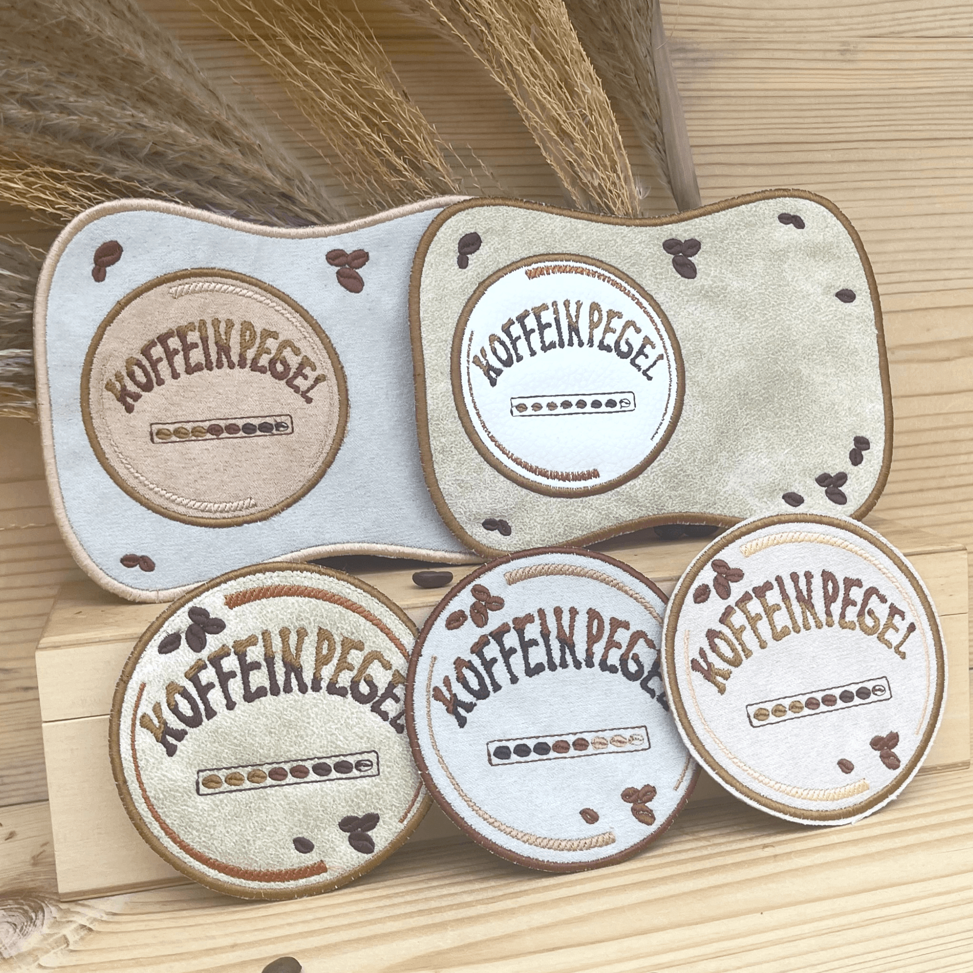 Stickdatei Kaffee Mug Rug Set 10x10, und 13x18 - Sewando