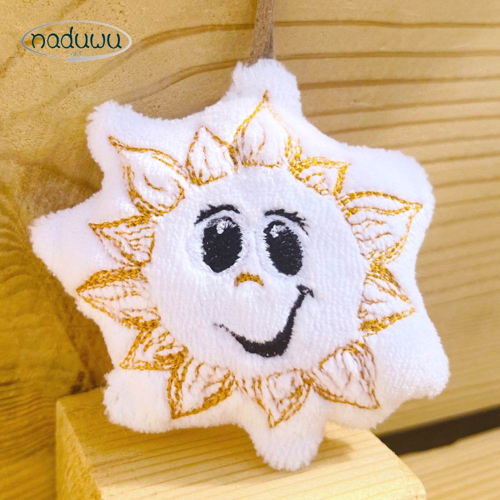 Stickdatei Sonne Stuffie 9x9 & 10x10, ITH Kuschelkissen Sunny - Sewando