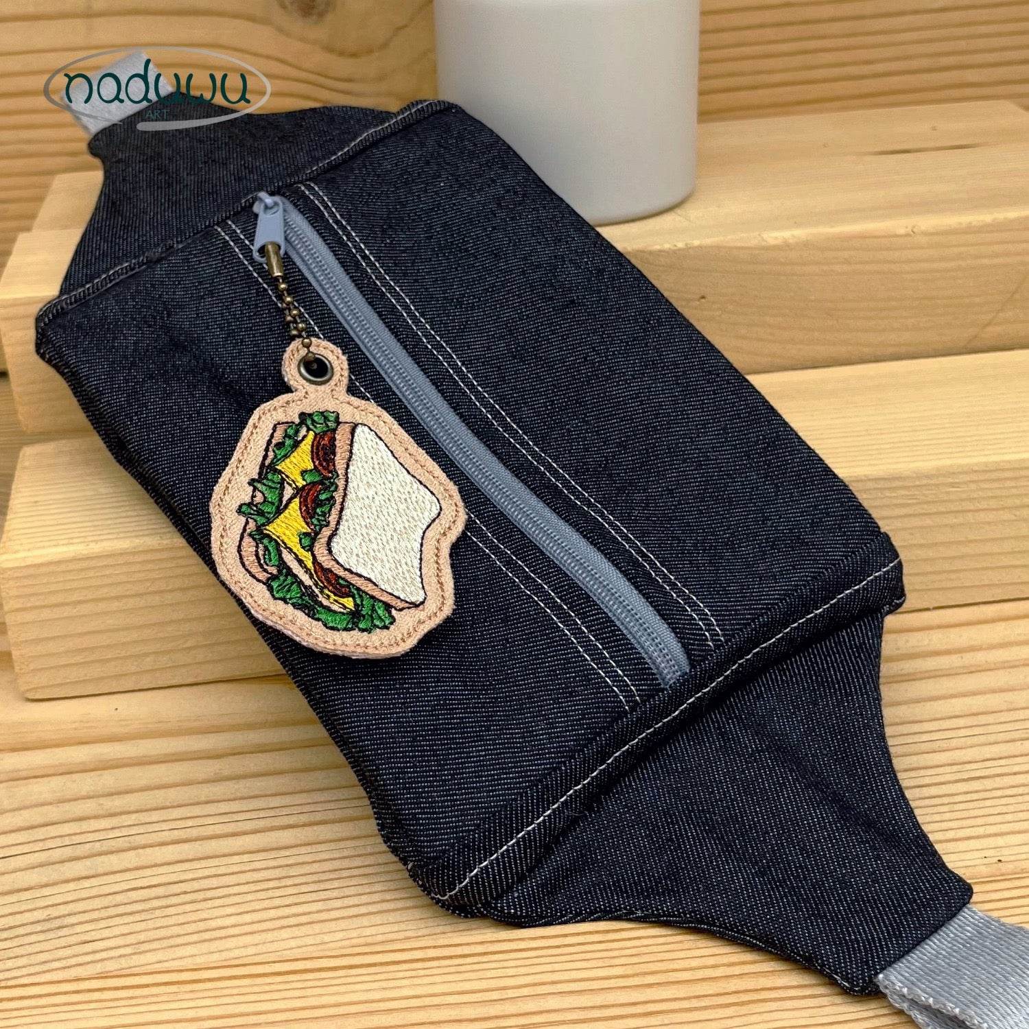 Stickdatei Sandwich Anhänger 9x6, lustiger ITH Anhänger - Sewando