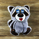ITH Plüschtier „Waschbär Willi“ | Für 16x26 Rahmen | In-the-Hoop Plushie | Stickdatei | Embroidery Design | alle Formate | Sofort-Download