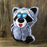 ITH Plüschtier „Waschbär Willi“ | Für 16x26 Rahmen | In-the-Hoop Plushie | Stickdatei | Embroidery Design | alle Formate | Sofort-Download