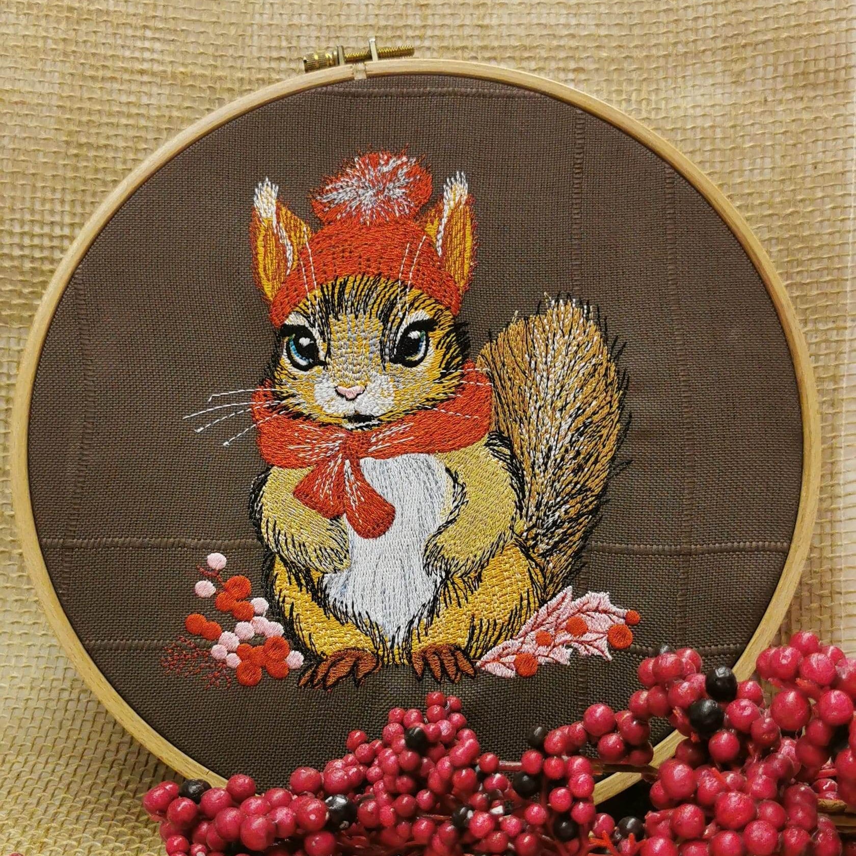 Eichhörnchen Stickdatei, kuscheliger Wintercharme für deine Stickmaschine - Sewando