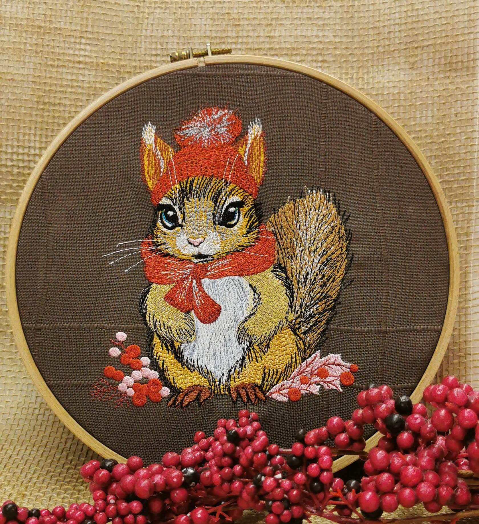 Eichhörnchen Stickdatei, kuscheliger Wintercharme für deine Stickmaschine - Sewando