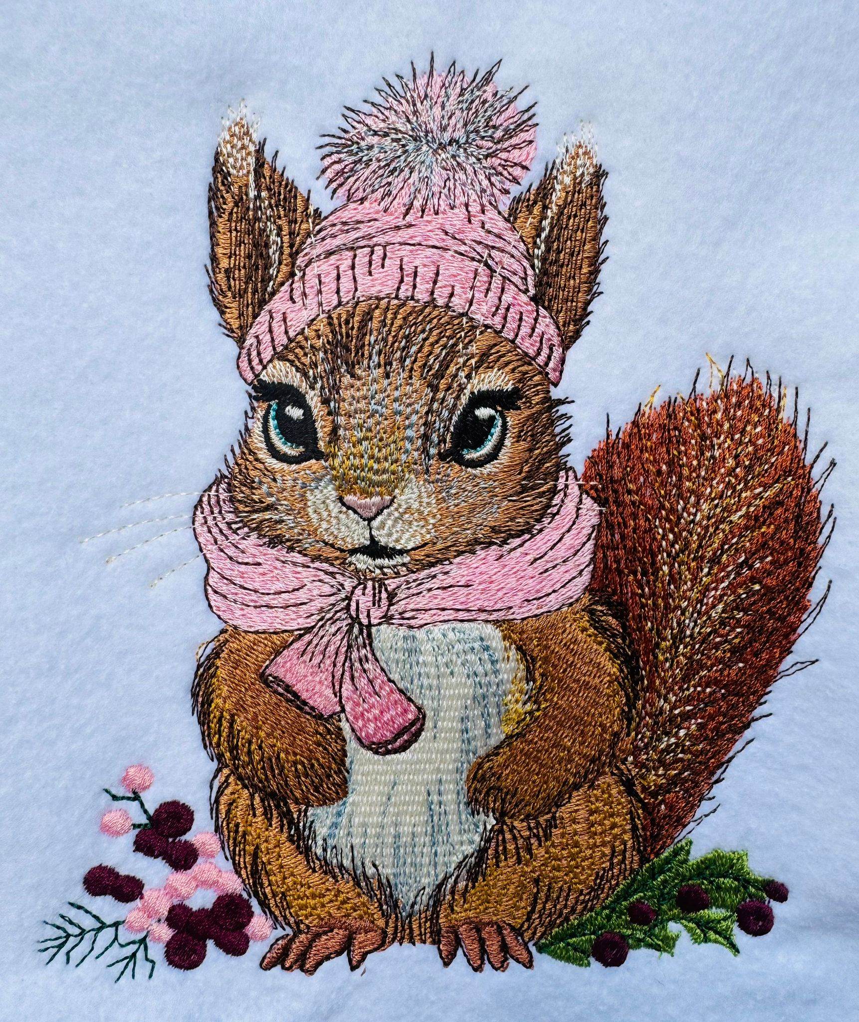 Eichhörnchen Stickdatei, kuscheliger Wintercharme für deine Stickmaschine - Sewando