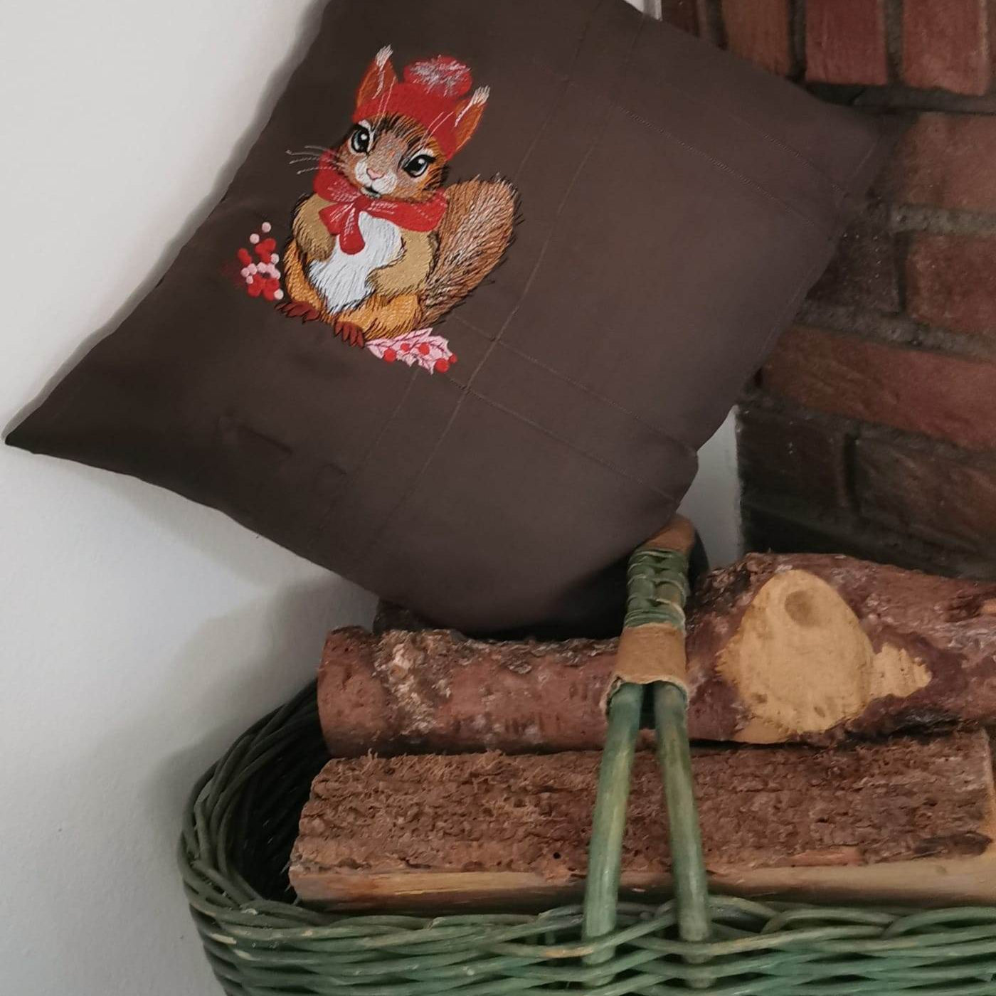Eichhörnchen Stickdatei, kuscheliger Wintercharme für deine Stickmaschine - Sewando