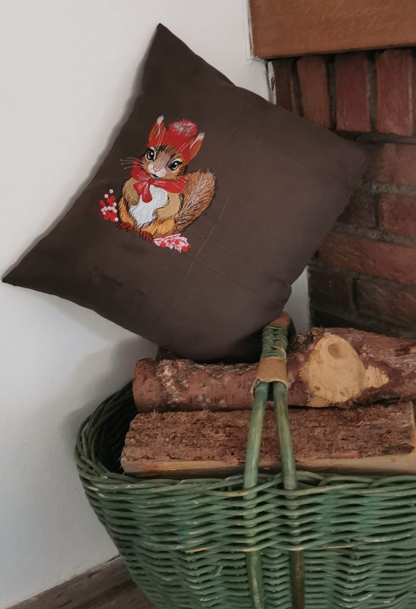 Eichhörnchen Stickdatei, kuscheliger Wintercharme für deine Stickmaschine - Sewando